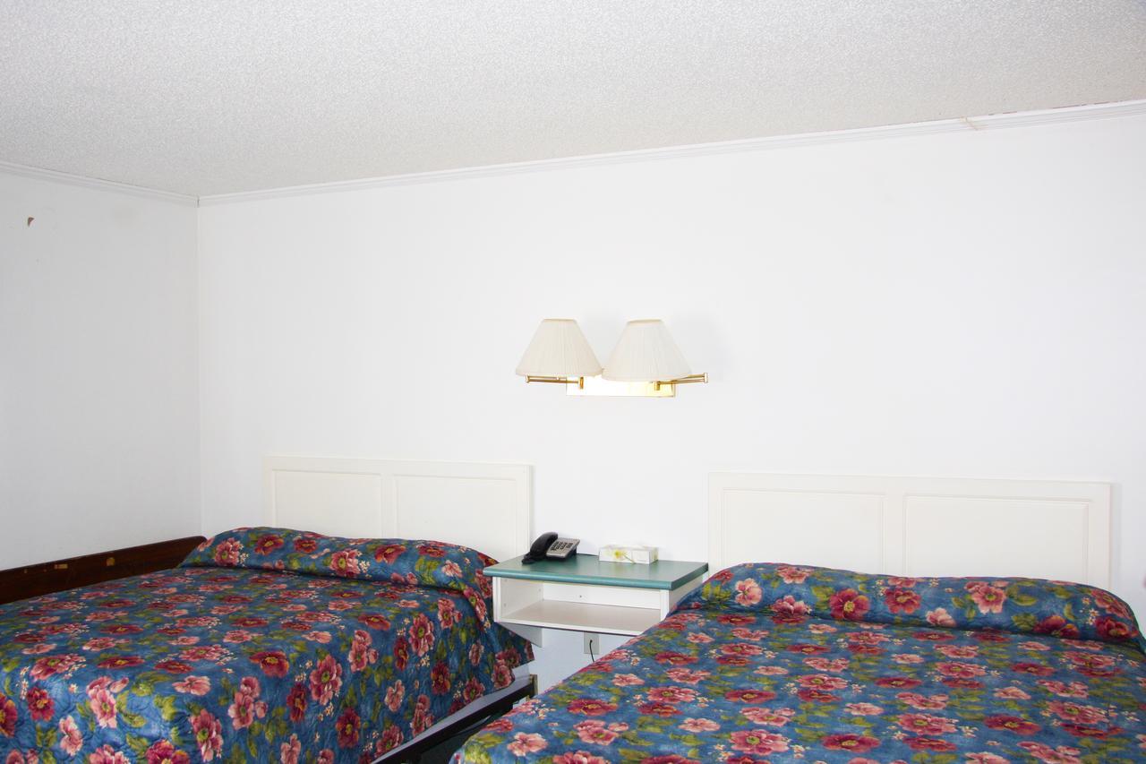 Springs Motor Inn Wainwright Exterior photo